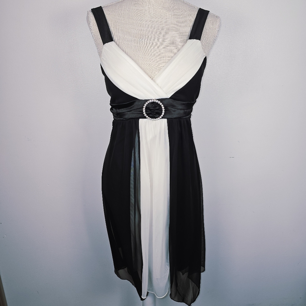 Taboo Black and White Women's Dress Size Large Prom Or Cocktail Rhinestone Pin
